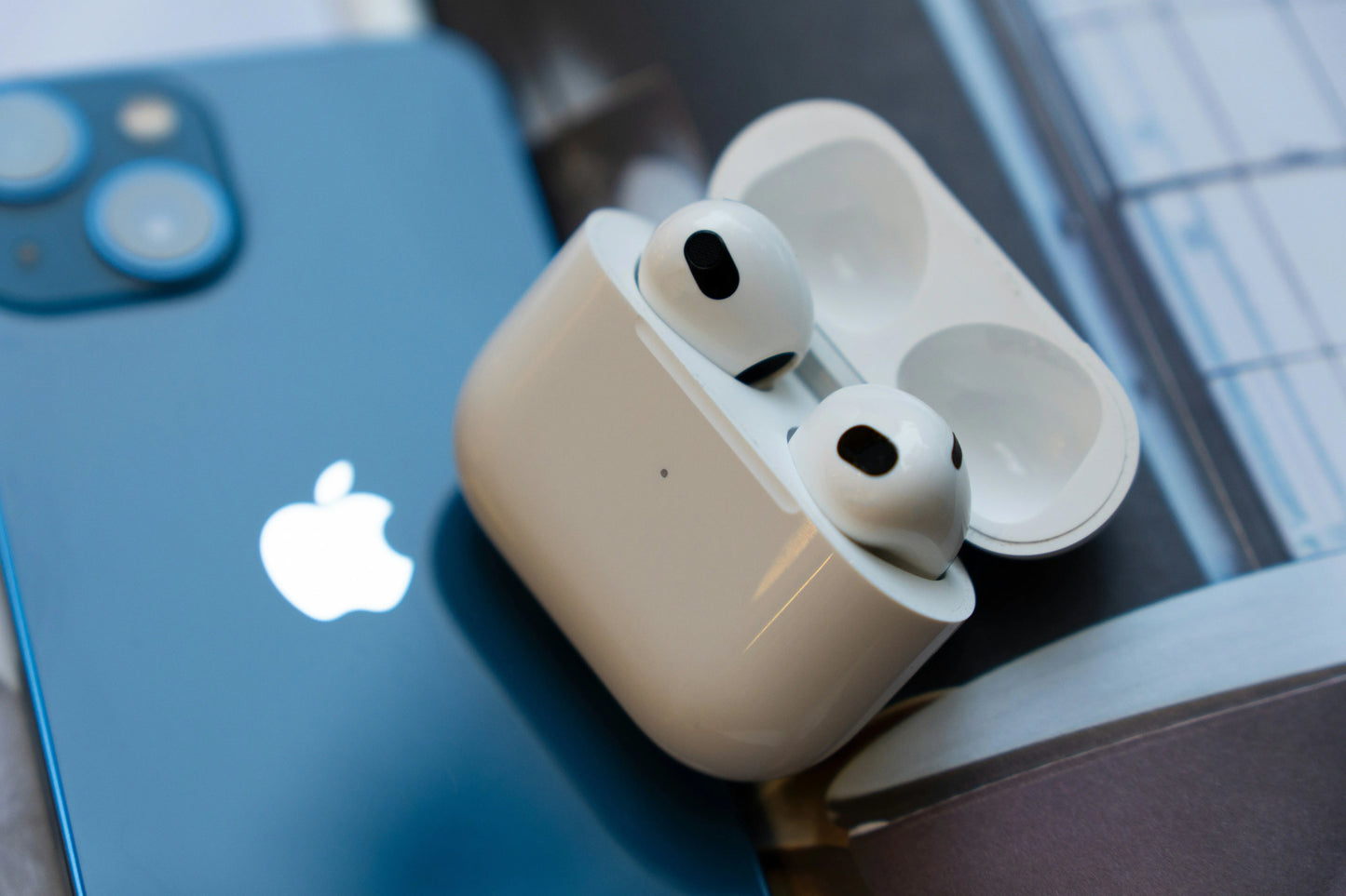 AirPods (3ᵉ Génération) – Son immersif, design iconique